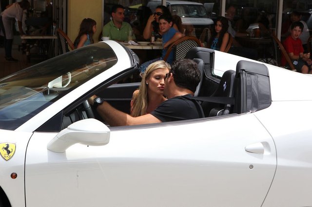 Rajskie życie Joanny Krupy (FOTO)