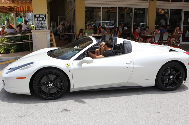 Rajskie życie Joanny Krupy (FOTO)