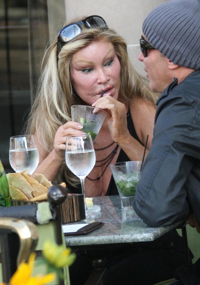 76-letnia KOBIETA KOT zaręczyła się!