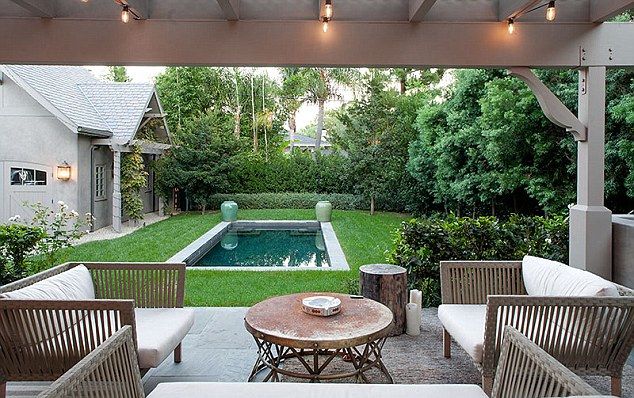 Joe Jonas sprzedaje mieszkanie, bo przypomina mu Gigi? Joe Jonas sprzedaje mieszkanie, bo przypomina mu Gigi?