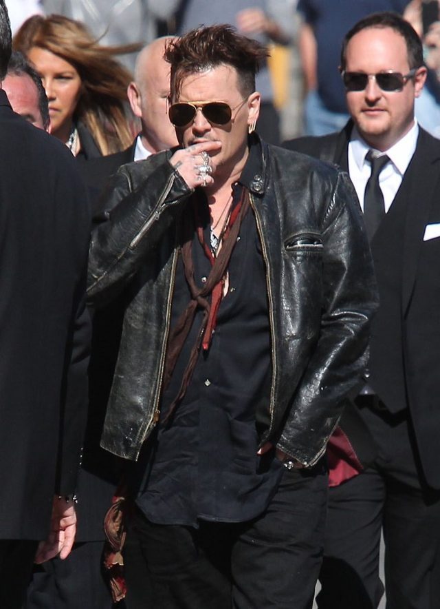 Johnny Depp nie marnuje czasu Johnny Depp nie marnuje czasu