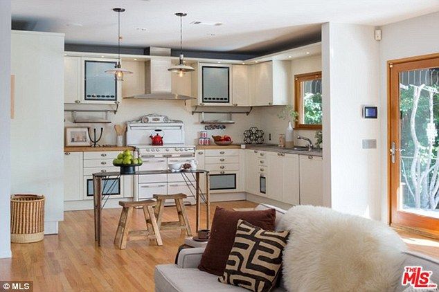 Tak mieszka gwiazda Teorii Wielkiego Podrywu (FOTO) Tak mieszka gwiazda Teorii Wielkiego Podrywu (FOTO)