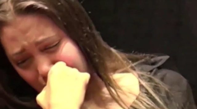 Szarpana emocjami 25-letnia Angelina Jolie [VIDEO]