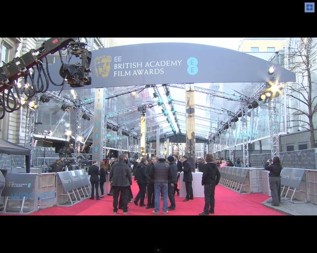 Angelina Jolie w garniturze na czerwonym dywanie BAFTA 2014 Angelina Jolie w garniturze na czerwonym dywanie BAFTA 2014