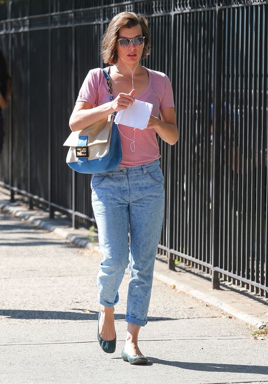 Na spacerze z Milą Jovovich (FOTO) Na spacerze z Milą Jovovich (FOTO)