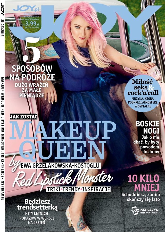 Red Lipstick Monster pokazała się baz makijażu - teraz robią to inne dziewczyny