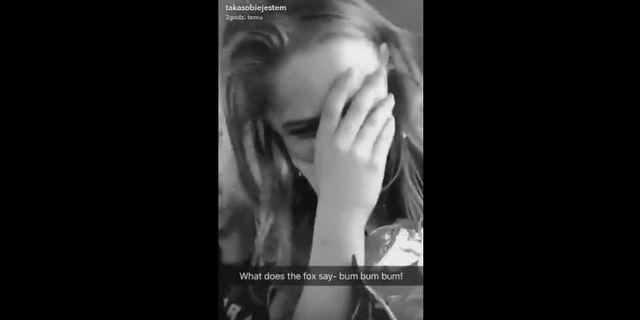 Julia Wróblewska ŚMIEJĄC SIĘ: Potrąciliśmy lisa... BUM BUM BUM! (VIDEO) Julia Wróblewska ŚMIEJĄC SIĘ: Potrąciliśmy lisa... BUM BUM BUM! (VIDEO)