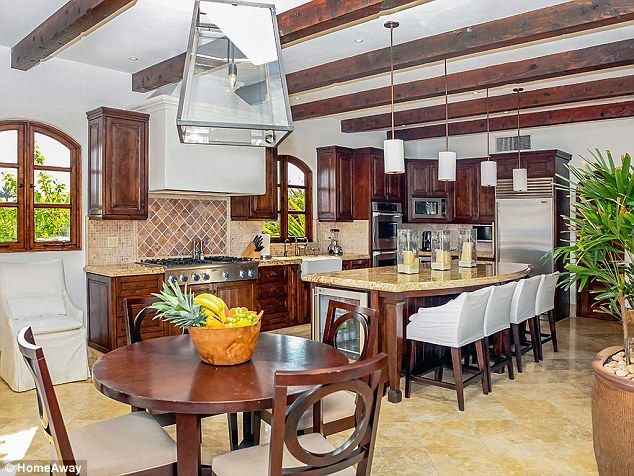 Taka z niej wielka gwiazda, ze potrzebuje aż 12 sypialni? Taka z niej wielka gwiazda, ze potrzebuje aż 12 sypialni?