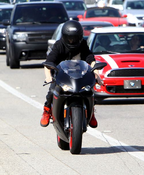 Justin Bieber wypróbowuje nową zabawkę (FOTO)