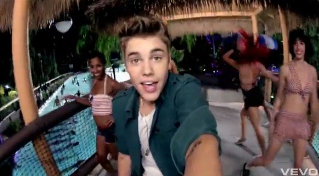 Bieber z Nicki Minaj w auqaparku [VIDEO]