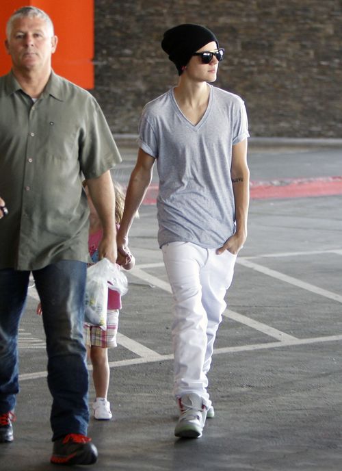 Justin Bieber zabrał siostrę na zakupy (FOTO) Justin Bieber zabrał siostrę na zakupy (FOTO)