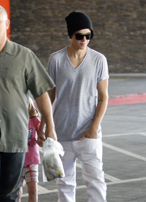 Justin Bieber zabrał siostrę na zakupy (FOTO) Justin Bieber zabrał siostrę na zakupy (FOTO)