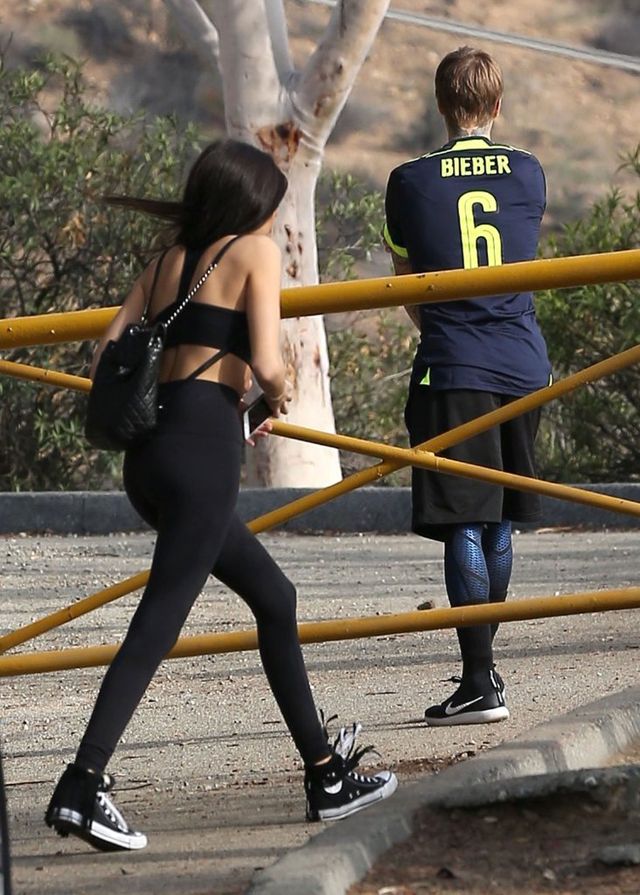 Nie tak ładna jak Selena? Niektórzy twierdzą, że jest bardziej sexy! (FOTO) Nie tak ładna jak Selena? Niektórzy twierdzą, że jest bardziej sexy! (FOTO)