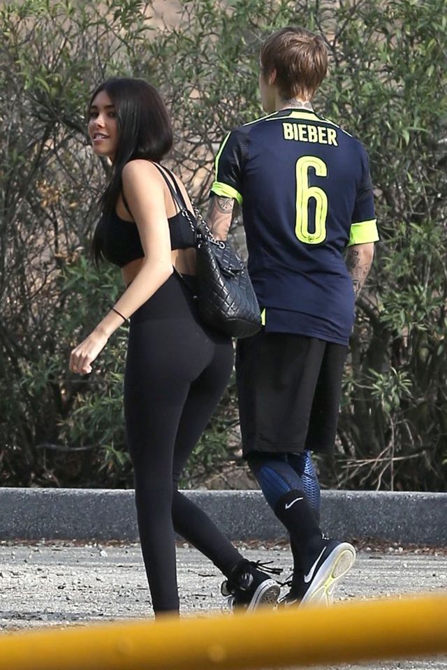 Nie tak ładna jak Selena? Niektórzy twierdzą, że jest bardziej sexy! (FOTO) Nie tak ładna jak Selena? Niektórzy twierdzą, że jest bardziej sexy! (FOTO)