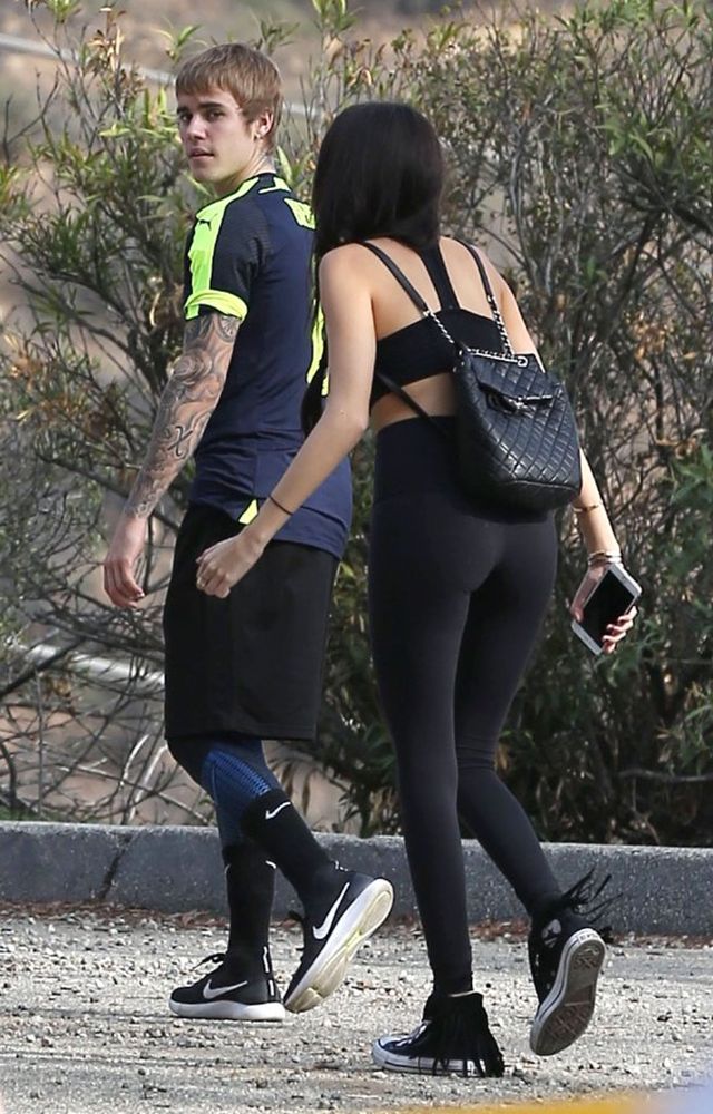 Nie tak ładna jak Selena? Niektórzy twierdzą, że jest bardziej sexy! (FOTO) Nie tak ładna jak Selena? Niektórzy twierdzą, że jest bardziej sexy! (FOTO)