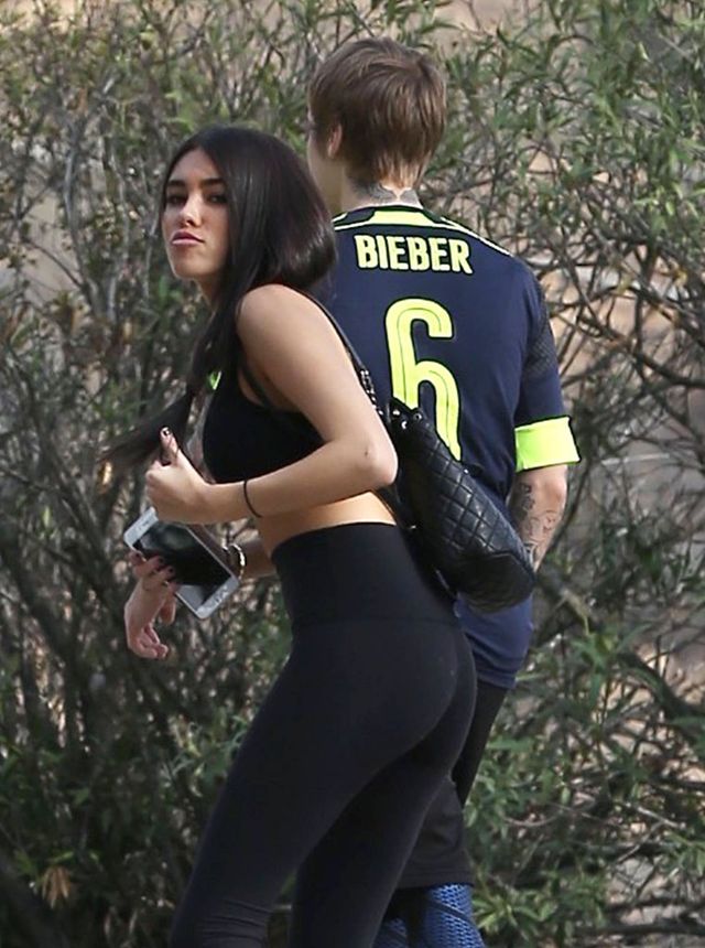 Nie tak ładna jak Selena? Niektórzy twierdzą, że jest bardziej sexy! (FOTO) Nie tak ładna jak Selena? Niektórzy twierdzą, że jest bardziej sexy! (FOTO)