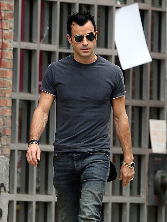 Media śmieją się z pierścionka zaręczynowego Jennifer Anisto Media śmieją się z pierścionka zaręczynowego Jennifer Anisto