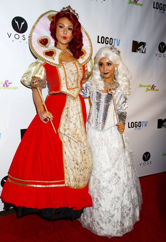 Snooki i JWoww przebrane za dwie królowe (FOTO)