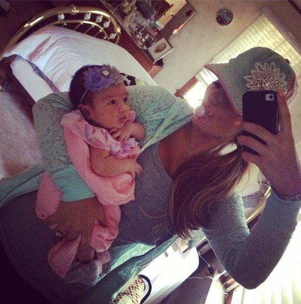 Jwoww chwali się córeczką i szczupłą sylwetką po porodzie 