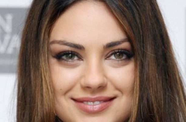 Mila Kunis jak uczennica (FOTO)