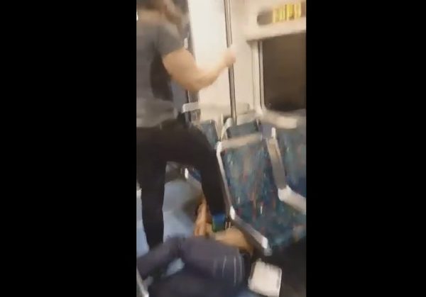 Polak BOHATEREM! Obezwładnił napastnika w pociągu