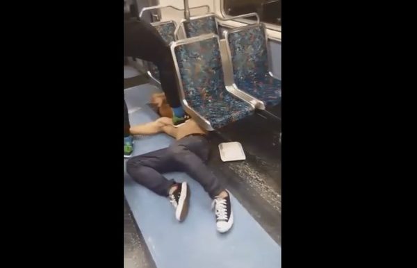 Polak BOHATEREM! Obezwładnił napastnika w pociągu