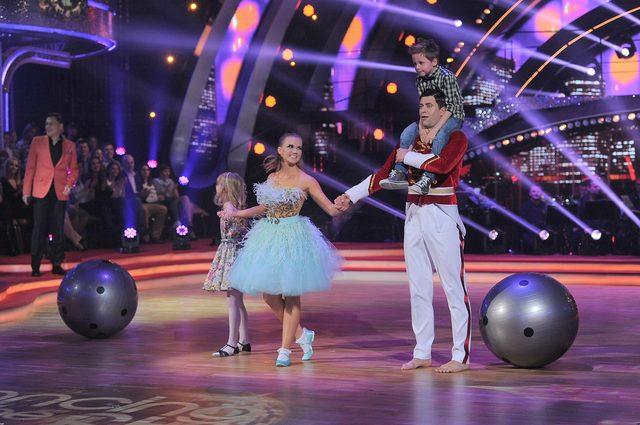 Kreacje i emocje wczorajszego Tańca z gwiazdami (FOTO) Kreacje i emocje wczorajszego Tańca z gwiazdami (FOTO)