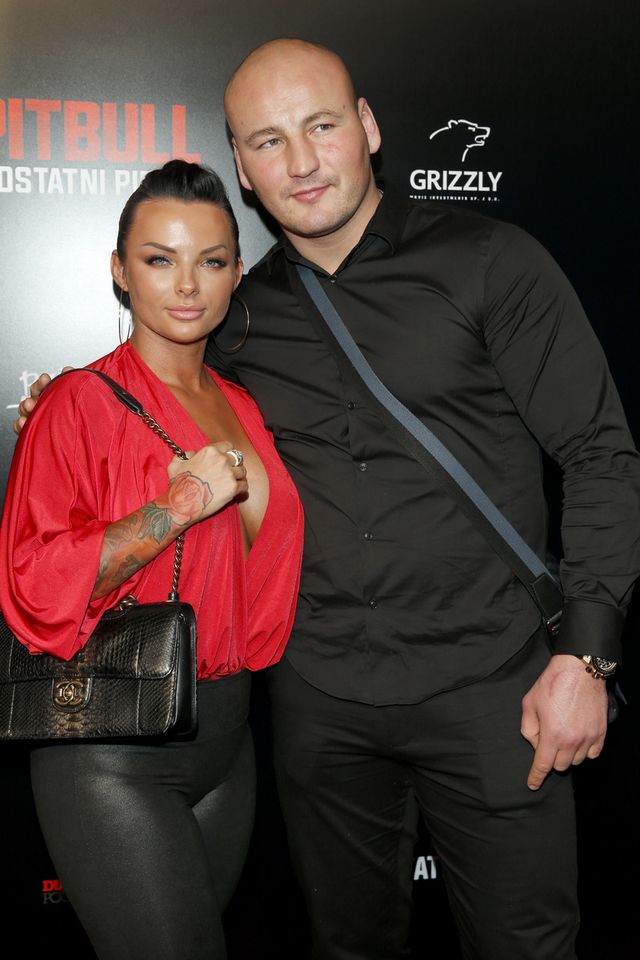 Najgorsza stylówka premiery Pitbulla (ZDJĘCIA)