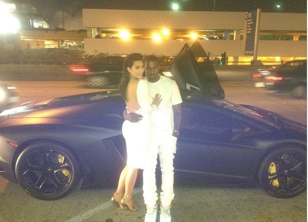 Pierwsze zdjęcie Kim Kardashian po porodzie to ustawka!