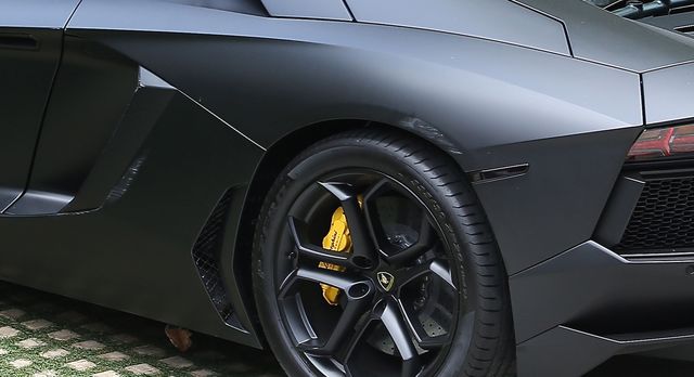 Auto Kanye Westa po incydencie z bramą