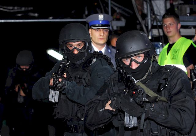 Gwiazda disko-polo, Robert K. ZATRZYMANY przez CBA! Gwiazda disko-polo, Robert K. ZATRZYMANY przez CBA!