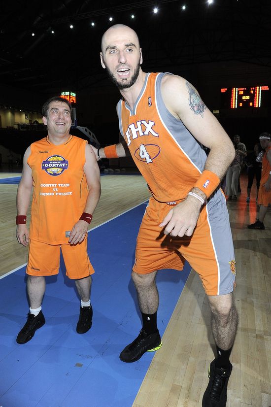 Nie poznalibyście Marcina Gortata... z bujną fryzurą! (FOTO) Nie poznalibyście Marcina Gortata... z bujną fryzurą! (FOTO)