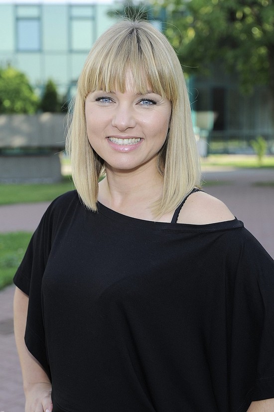 Katarzyna Bujakiewicz: Tu mam zmarszczki, tam się sypię