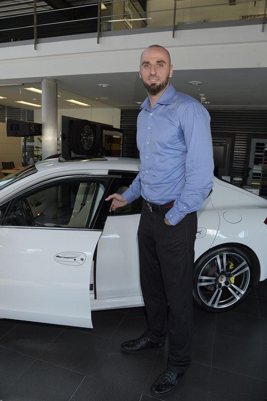 Nie poznalibyście Marcina Gortata... z bujną fryzurą! (FOTO) Nie poznalibyście Marcina Gortata... z bujną fryzurą! (FOTO)