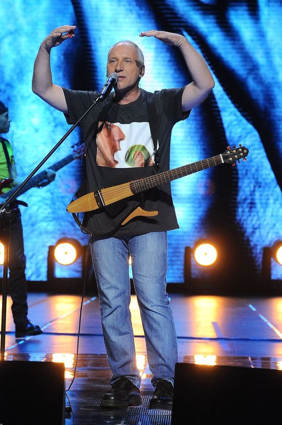 Skandal na Festiwalu Opolu 2016! Wokalista Elektrycznych Gitar zakpił z PiSu! Skandal na Festiwalu Opolu 2016! Wokalista Elektrycznych Gitar zakpił z PiSu!