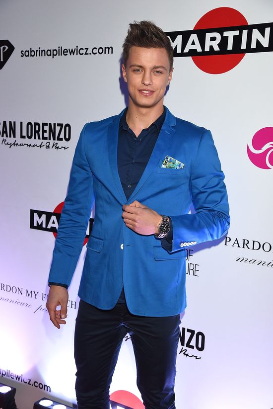 Półnagi Rafał Jonkisz składa życzenia na Dzień Kobiet Półnagi Rafał Jonkisz składa życzenia na Dzień Kobiet