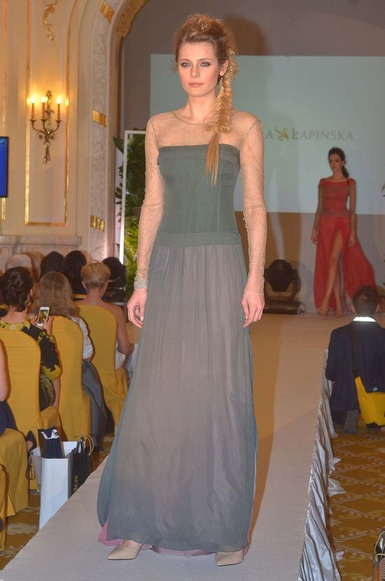 Miss Polski i Miss Supranational na pokazie nowej kolekcji Izabeli Łapińskiej