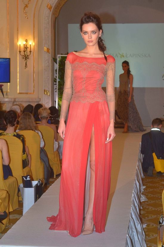 Miss Polski i Miss Supranational na pokazie nowej kolekcji Izabeli Łapińskiej