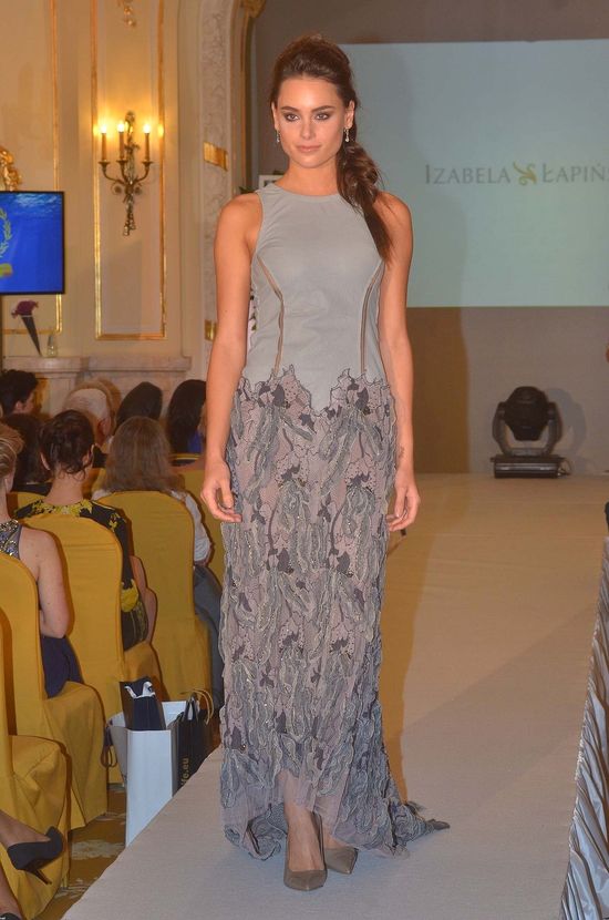 Miss Polski i Miss Supranational na pokazie nowej kolekcji Izabeli Łapińskiej