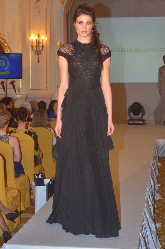 Miss Polski i Miss Supranational na pokazie nowej kolekcji Izabeli Łapińskiej