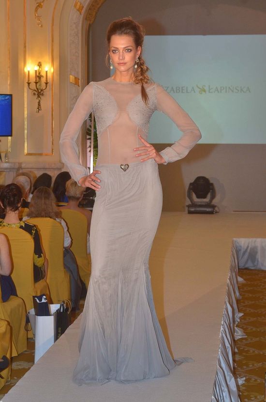 Miss Polski i Miss Supranational na pokazie nowej kolekcji Izabeli Łapińskiej