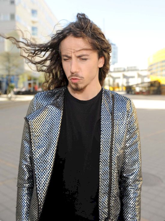 Michał Szpak OBRZUCONY jajkami! Michał Szpak OBRZUCONY jajkami!