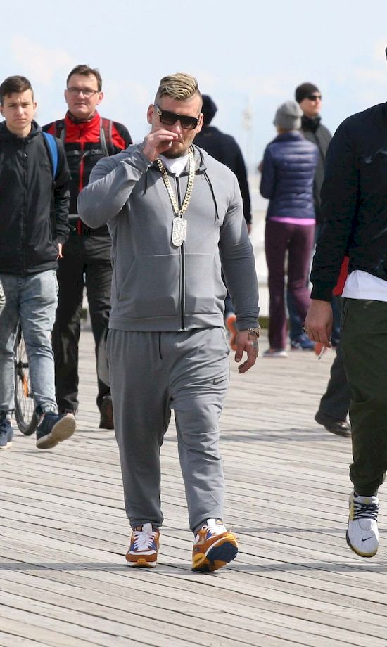 Popek zatrzymany przez policję na promocji KSW! (VIDEO) Popek zatrzymany przez policję na promocji KSW! (VIDEO)