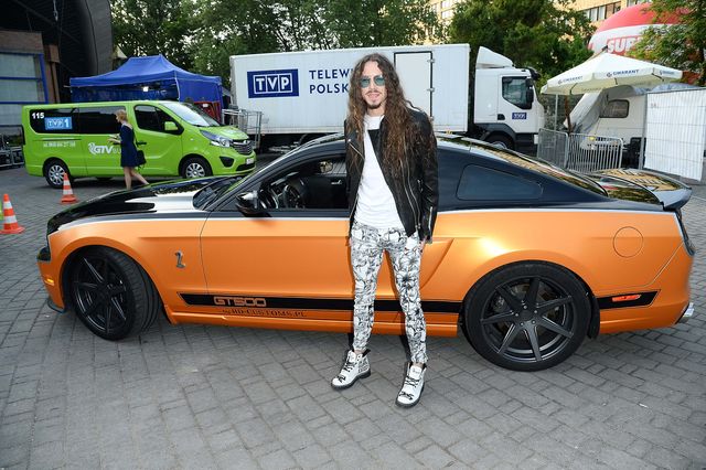 Nie uwierzysz, jakim samochodem wozi się Michał Szpak