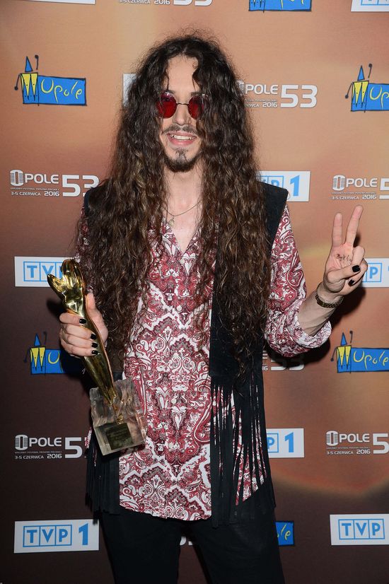 Michał Szpak triumfuje! Wokalista WYGRAŁ Grand Prix na Festiwalu w Opolu!