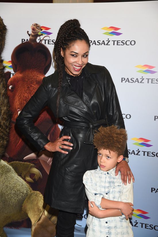 Omenaa Mensah powraca do korzeni! Wyjechała... na pogrzeb