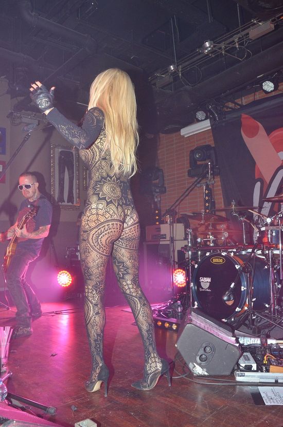 Doda porównuje swoje pośladki do... tyłka Jennifer Lopez! (FOTO)