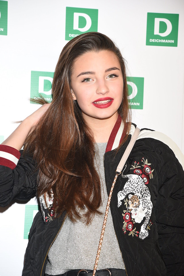 W TAKIEJ stylizacji na studniówkę?! Oj Julia...