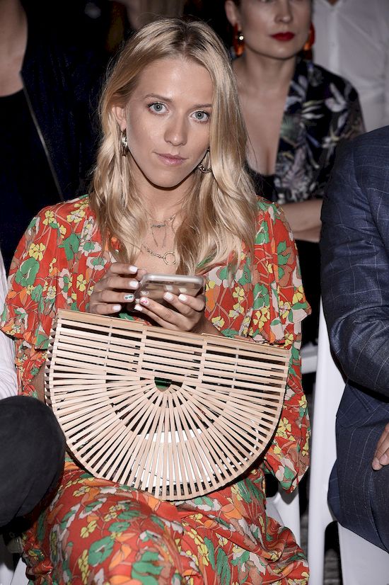 Jessica Mercedes i Kasia Tusk BRYLUJĄ na pokazie Chanel w Paryżu