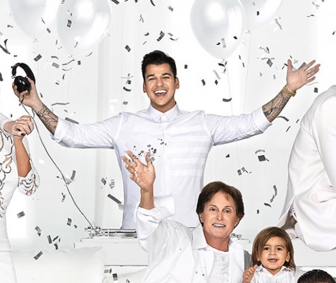 Świąteczna kartka Kardashianów - przesadzona? (FOTO)